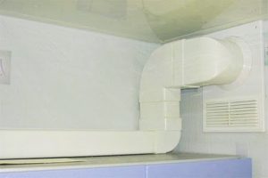 Установка воздуховода для кухонной вытяжки в Строителе