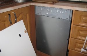 Установка фасада на посудомоечную машину в Строителе