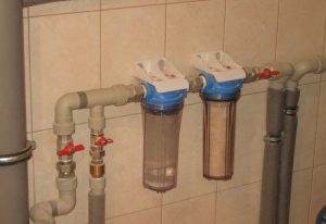 Установка проточного фильтра для воды в Строителе