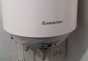Замена водонагревателя Аристон в Строителе
